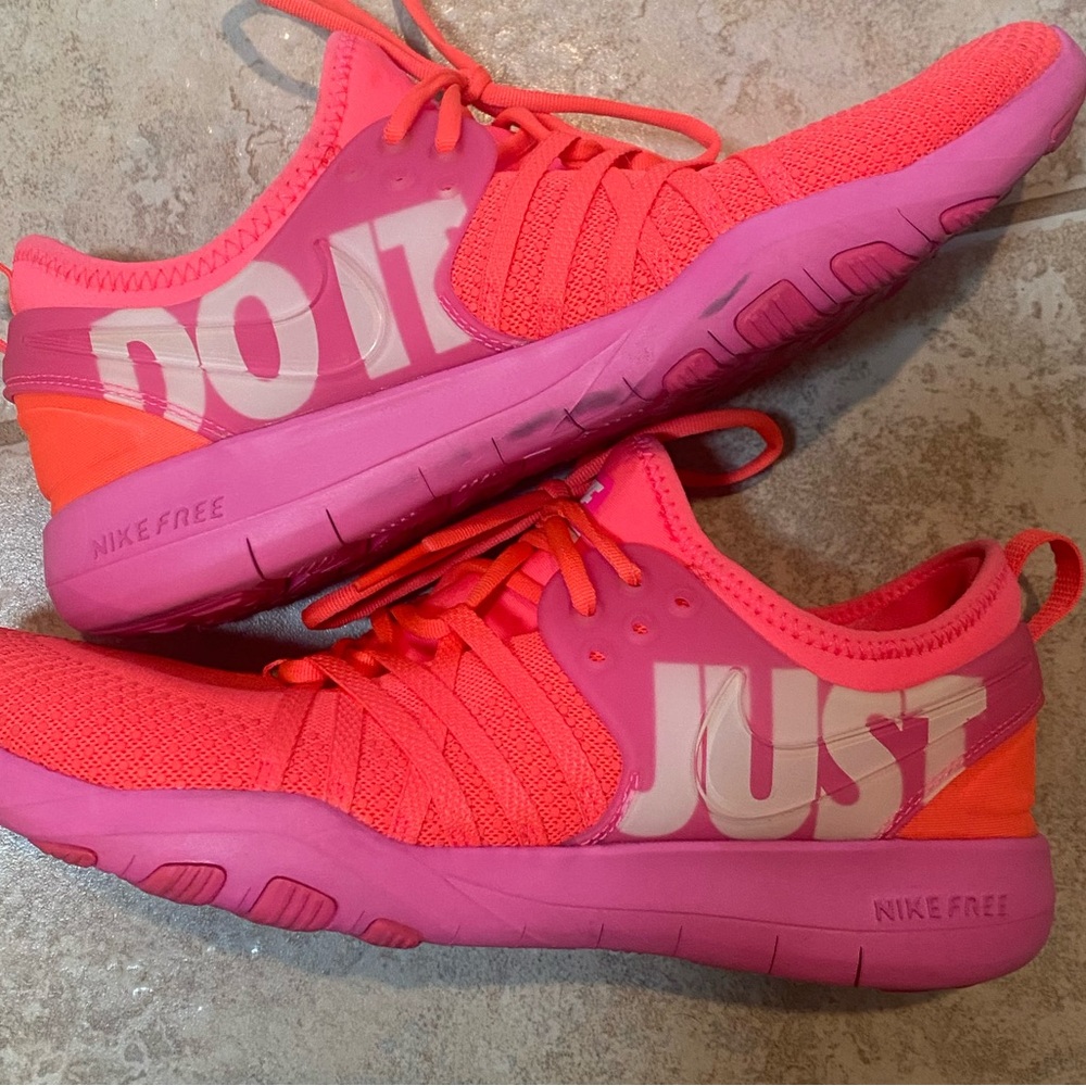 Nike Free TR7 Bright Pink Running Shoes Sneakers - Picture 2 of 7